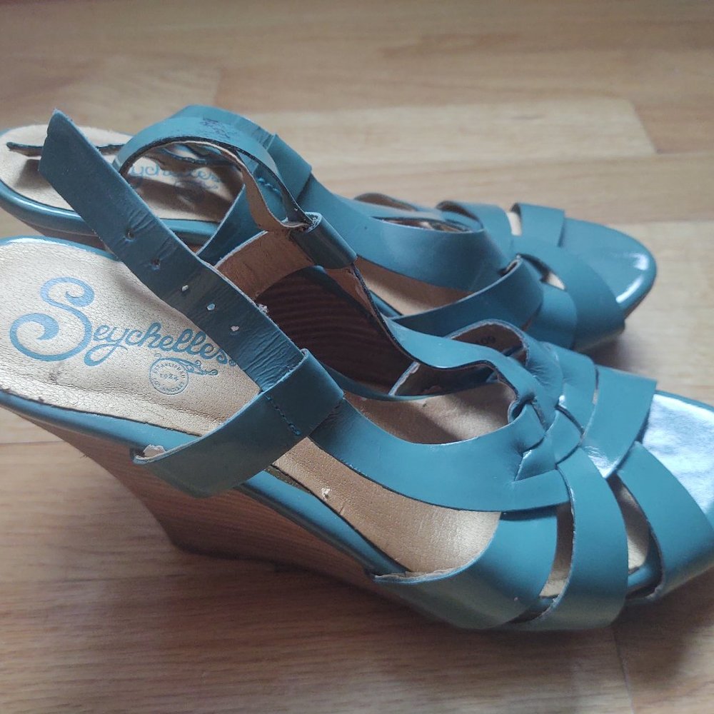 Bright, summery Seychelles strappy wedge sandals!